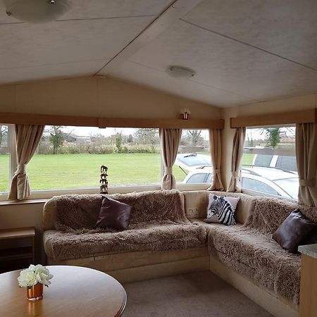 Hotel Pitch & Canvas - Self Catering At Broad Oak Farm Tattenhall Exterior foto