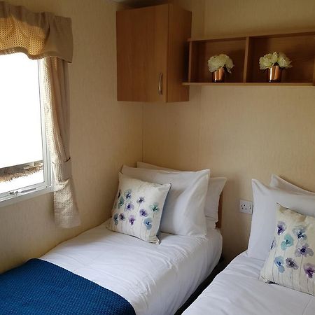 Hotel Pitch & Canvas - Self Catering At Broad Oak Farm Tattenhall Exterior foto