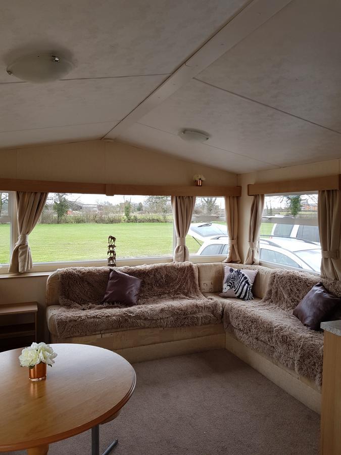 Hotel Pitch & Canvas - Self Catering At Broad Oak Farm Tattenhall Exterior foto