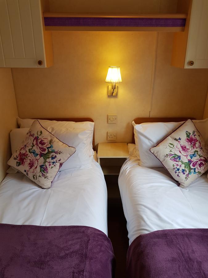 Hotel Pitch & Canvas - Self Catering At Broad Oak Farm Tattenhall Exterior foto