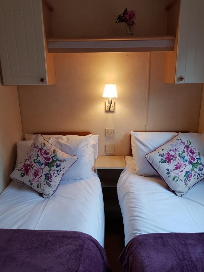 Hotel Pitch & Canvas - Self Catering At Broad Oak Farm Tattenhall Exterior foto
